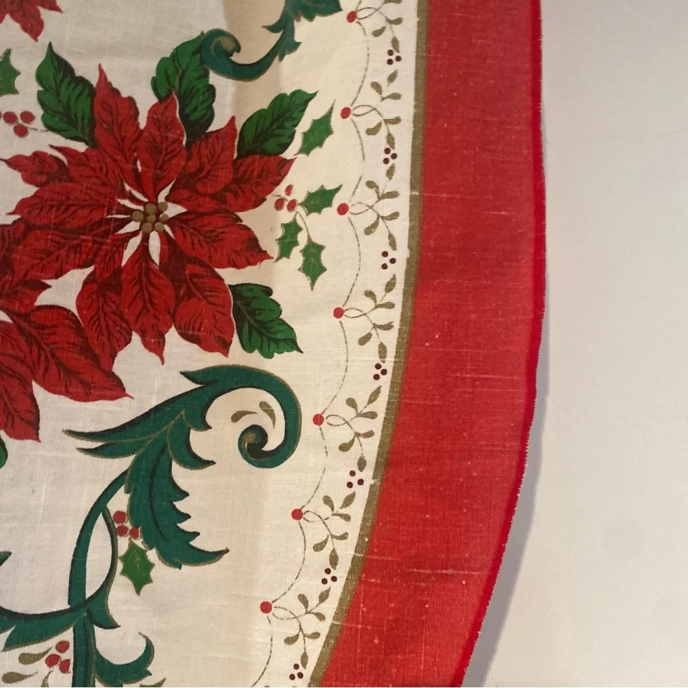 Vintage Holiday Festive Oval Red and Green Poinsettia Tablecloth